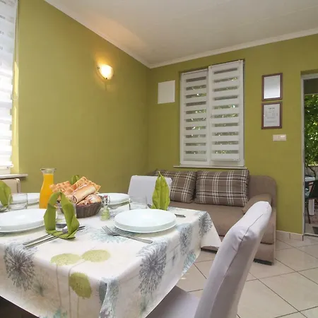 Galesic Apartment *